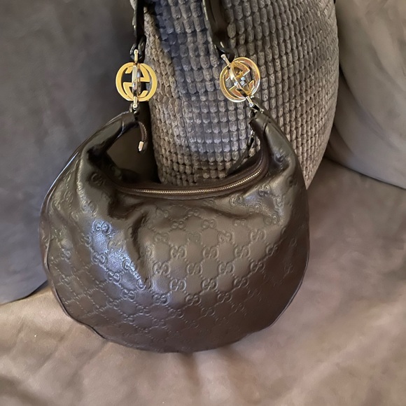 ~ SOLD ~ Gently used GUCCI hobo shoulder bag ~ 👜💃🏽 - Picture 2 of 11